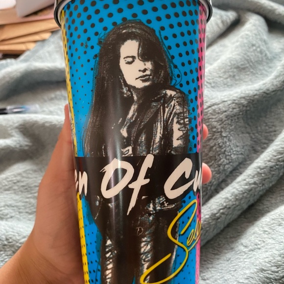 Selena Queen of Cumbia Cup - Picture 2 of 5